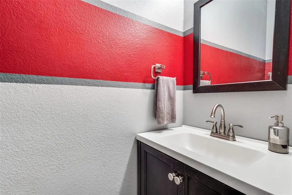 2832 Rosewood Boulevard