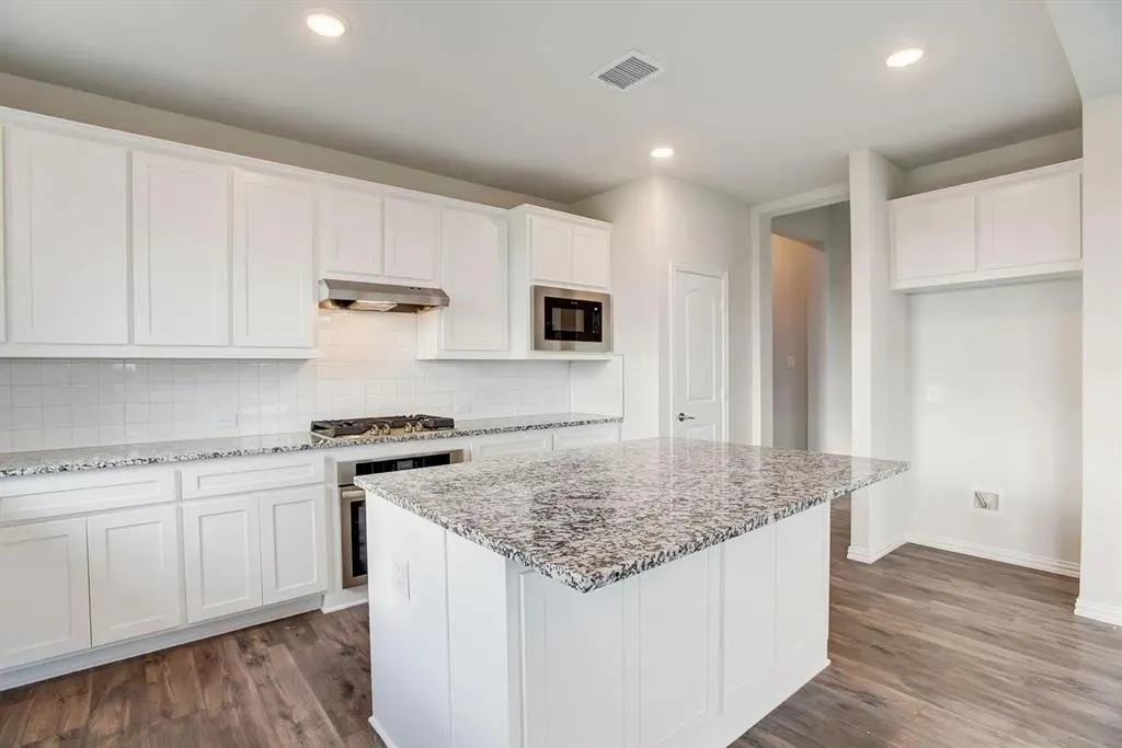 3328 Lake Palestine Road