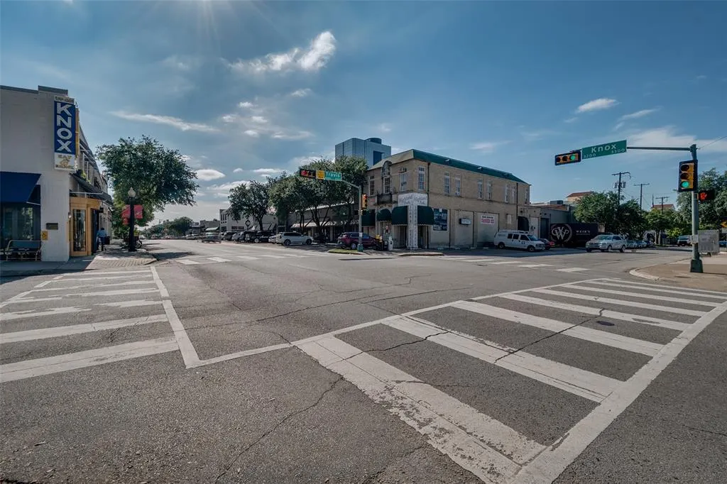 4122 Travis Street, #13