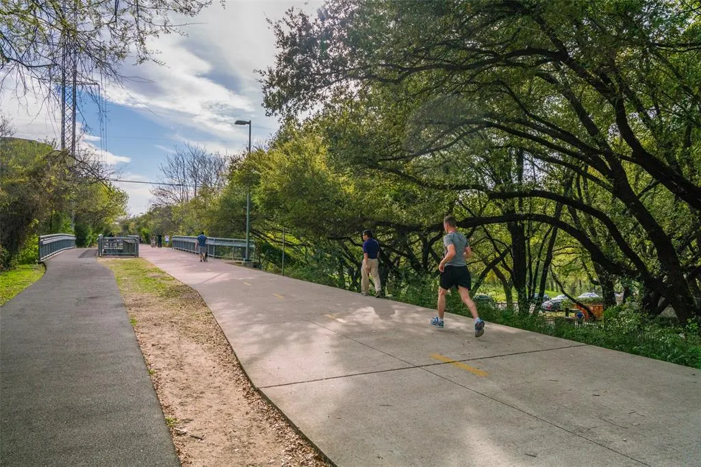 4122 Travis Street, #13