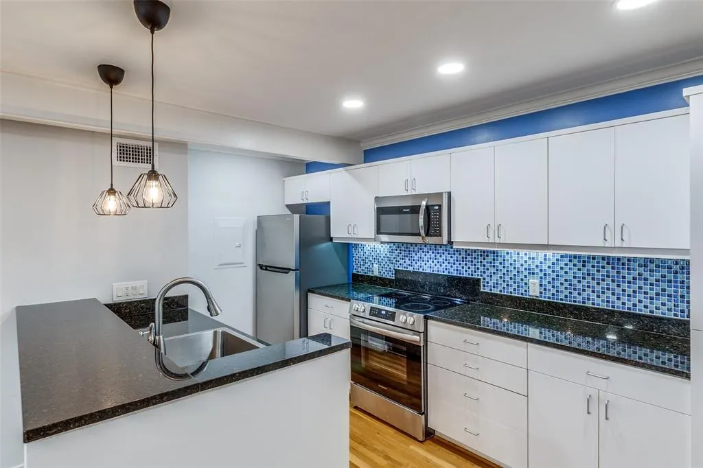 4122 Travis Street, #13