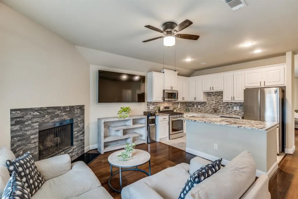 1827 Lake Travis Drive