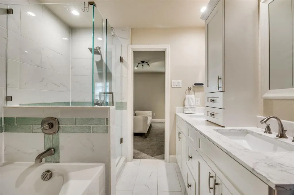 1827 Lake Travis Drive