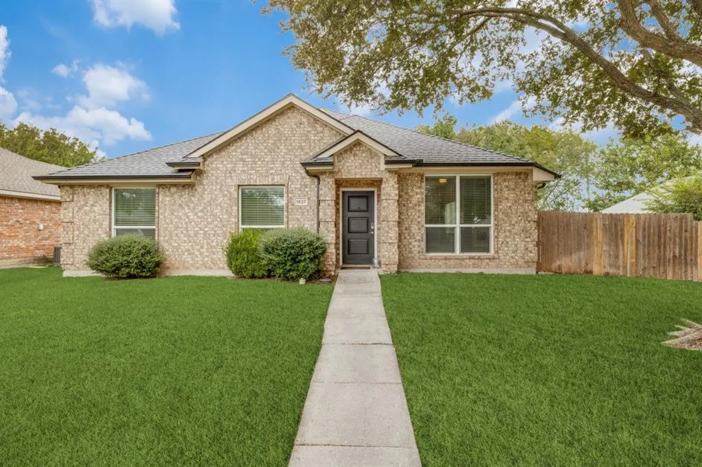 1827 Lake Travis Drive