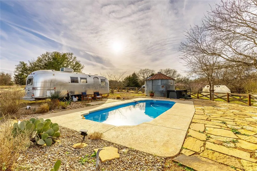 6862 County Road 281