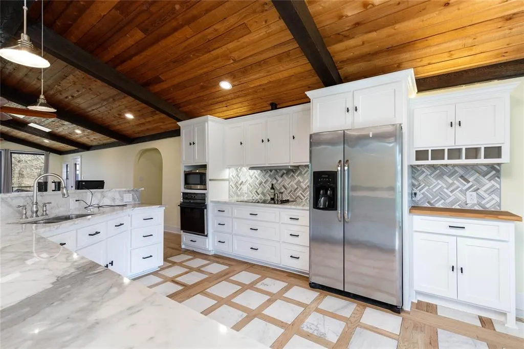 6862 County Road 281