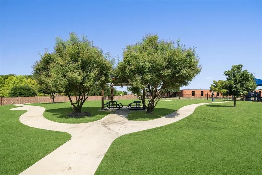 1261 Wiltshire Drive