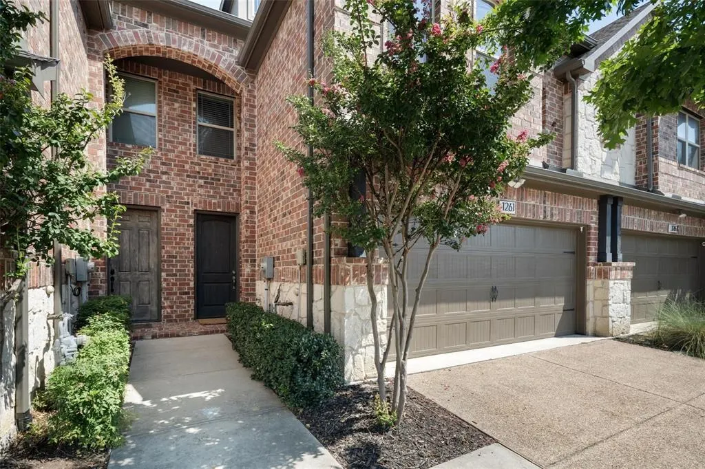 1261 Wiltshire Drive