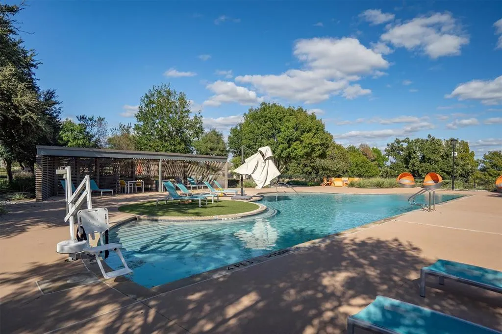 9916 Bitterroot Drive