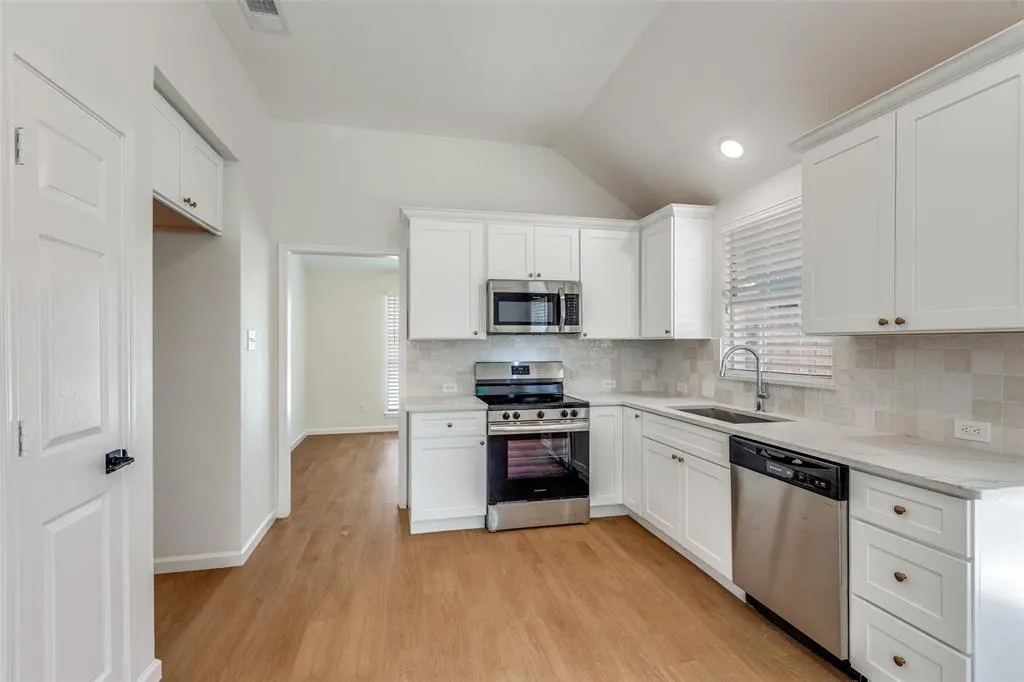 11005 Columbia Drive