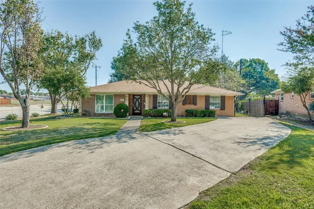 101 S Weatherred Drive