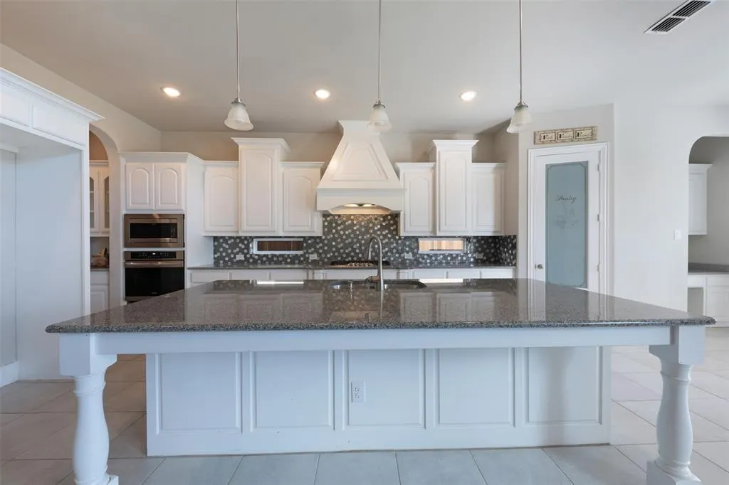 10010 Lucky Debonair Lane