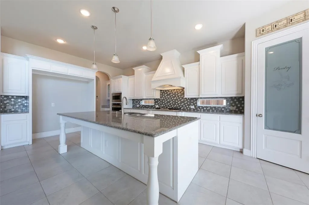 10010 Lucky Debonair Lane