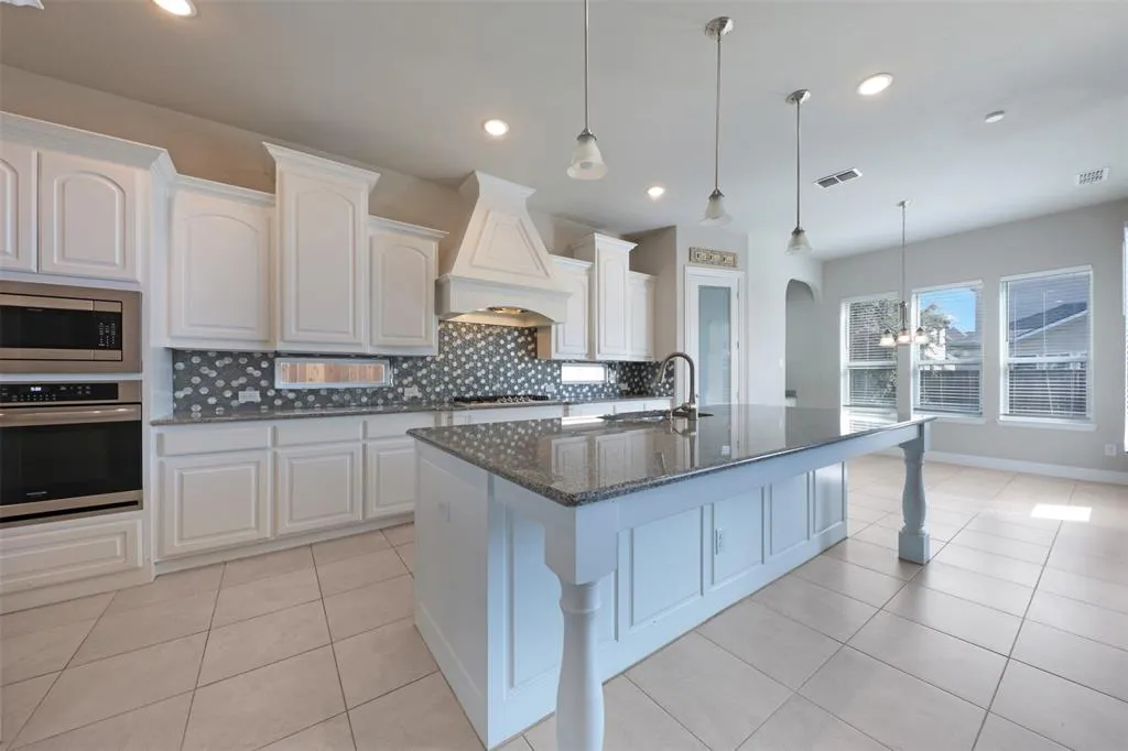 10010 Lucky Debonair Lane