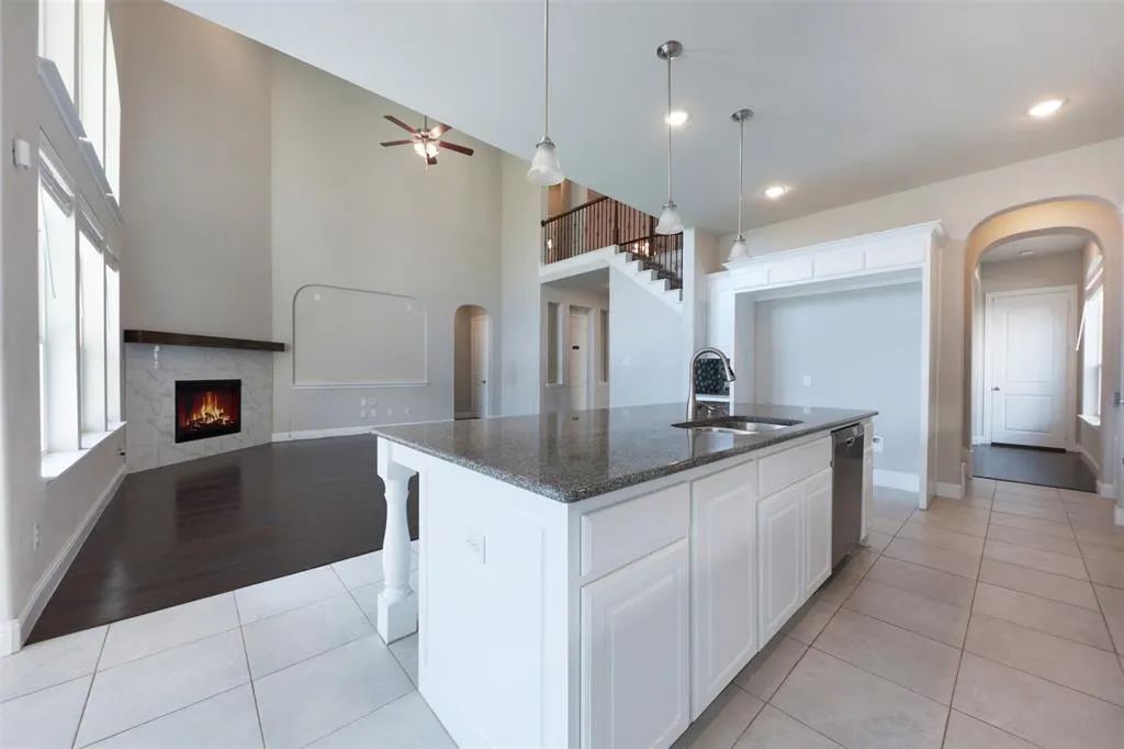 10010 Lucky Debonair Lane