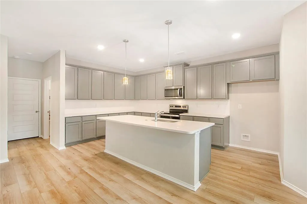 1605 Katharina Avenue