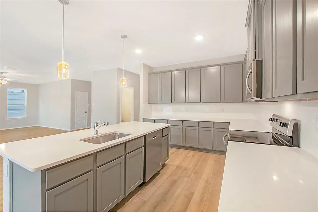 1605 Katharina Avenue