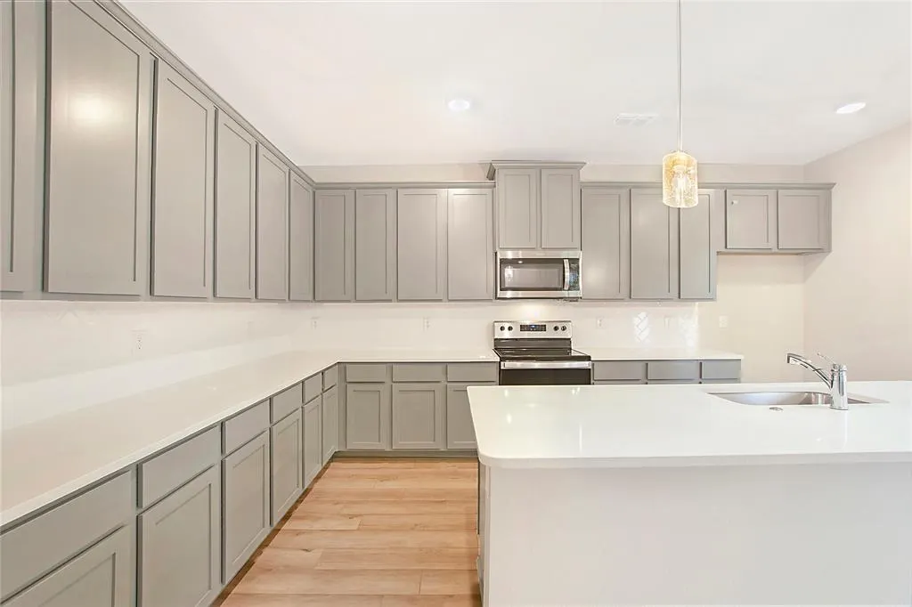 1605 Katharina Avenue