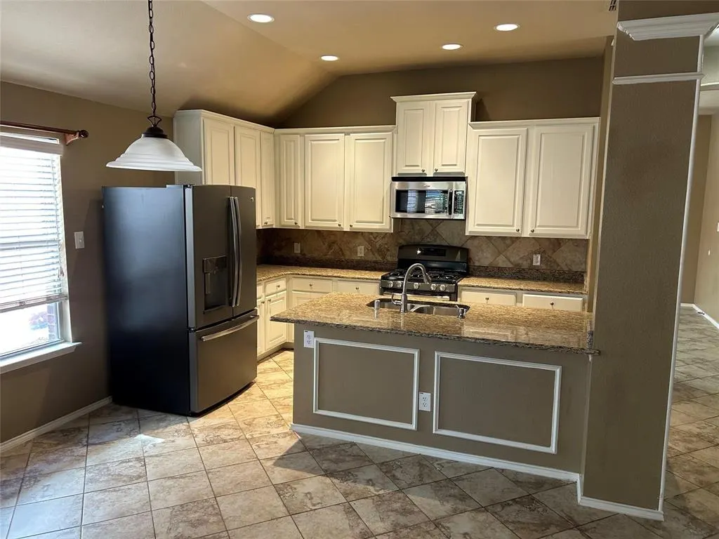 816 Lake Grove Drive