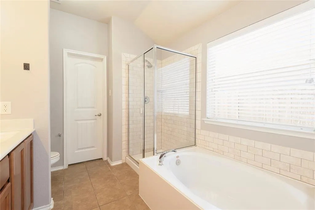 1424 Oak Hollow Lane