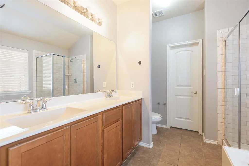 1424 Oak Hollow Lane