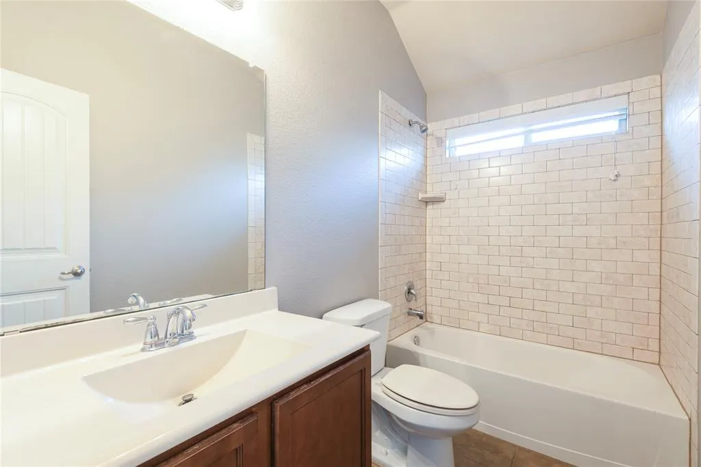 1424 Oak Hollow Lane