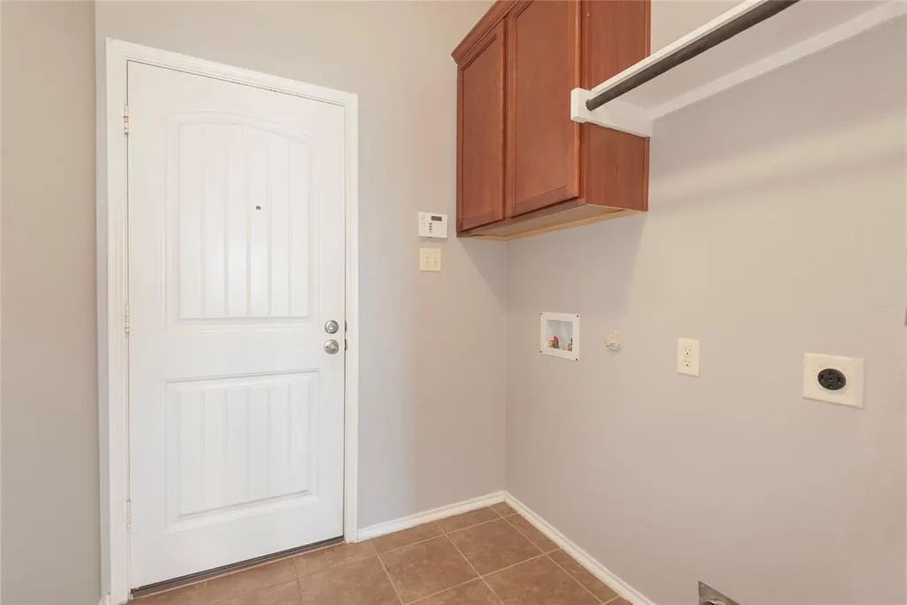 1424 Oak Hollow Lane