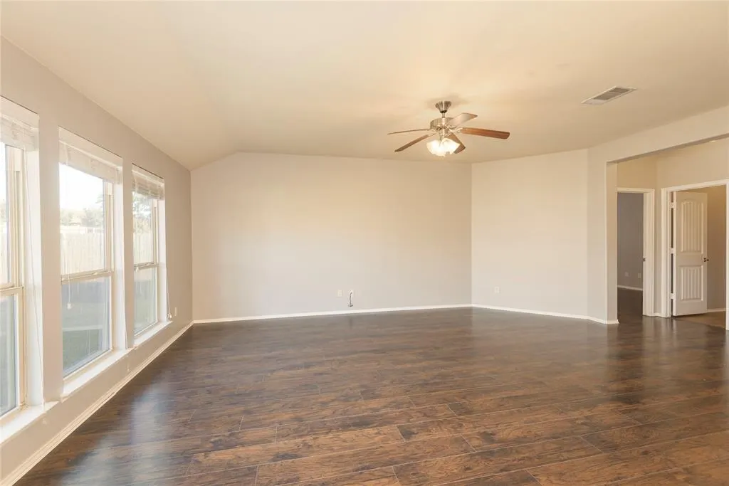 1424 Oak Hollow Lane