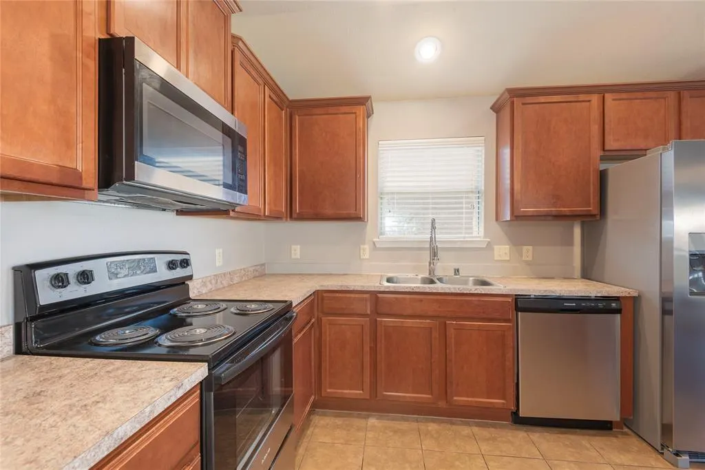 1424 Oak Hollow Lane