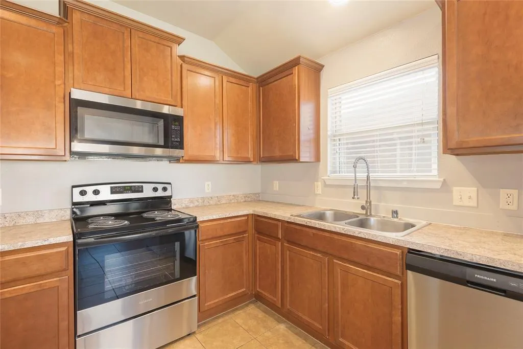 1424 Oak Hollow Lane