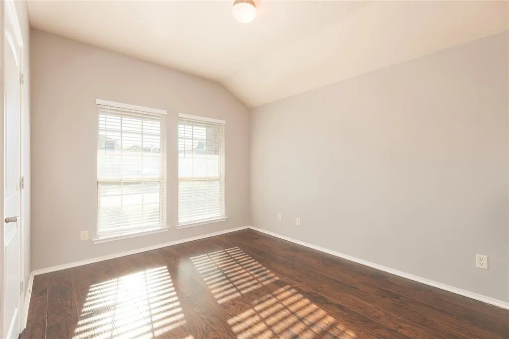 1424 Oak Hollow Lane