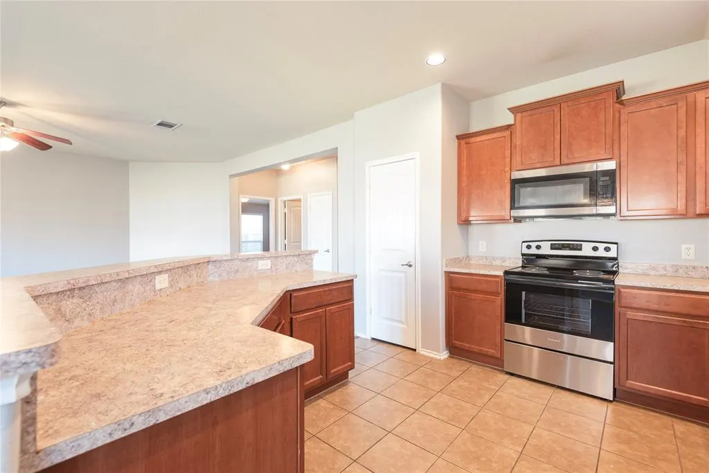 1424 Oak Hollow Lane