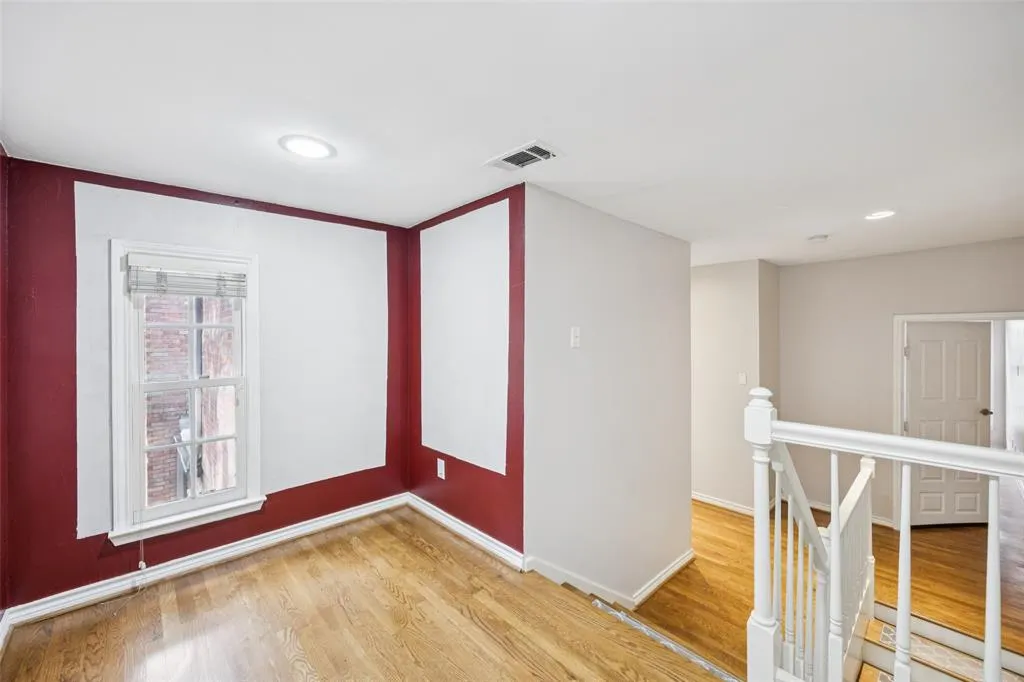 4511 Gilbert Avenue, #103