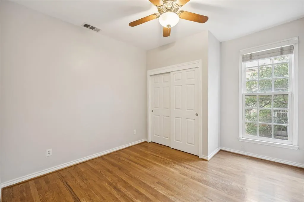 4511 Gilbert Avenue, #103