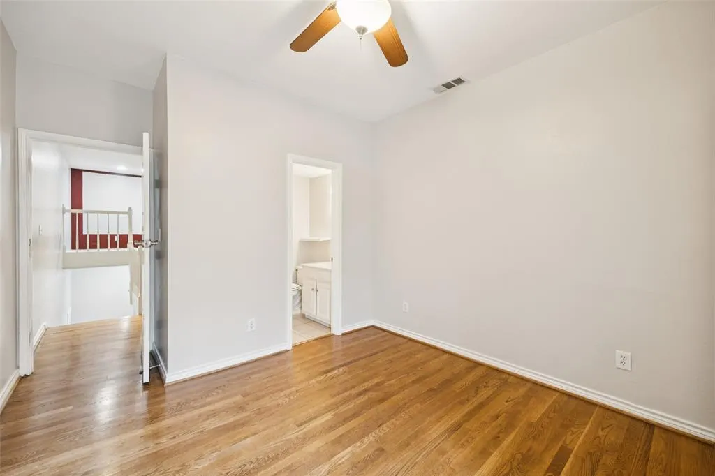 4511 Gilbert Avenue, #103