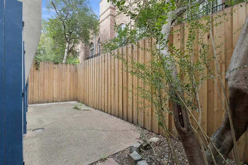 4511 Gilbert Avenue, #103