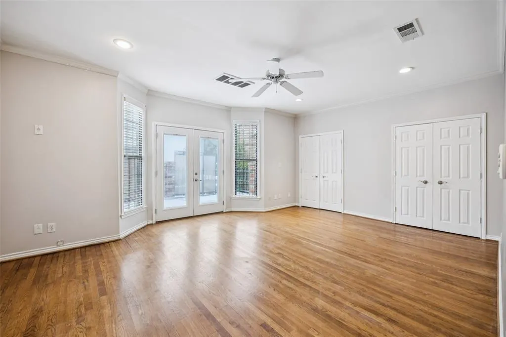 4511 Gilbert Avenue, #103