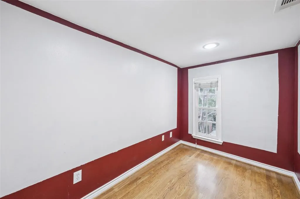 4511 Gilbert Avenue, #103