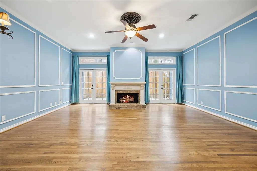 4511 Gilbert Avenue, #103