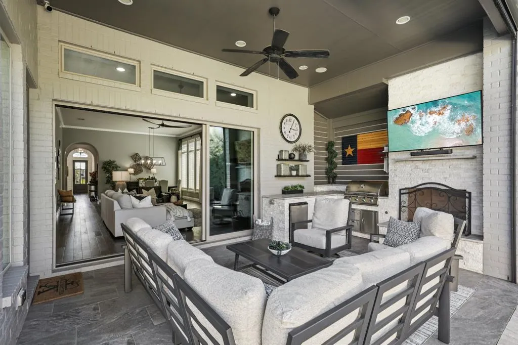 2901 Meadow Dell Drive