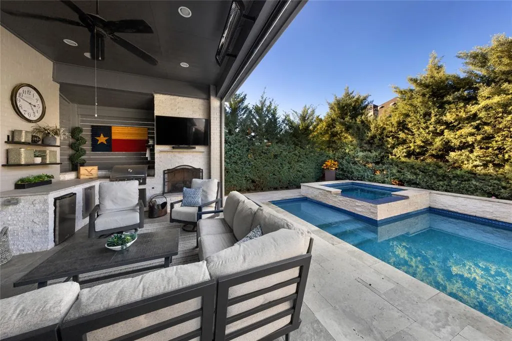 2901 Meadow Dell Drive