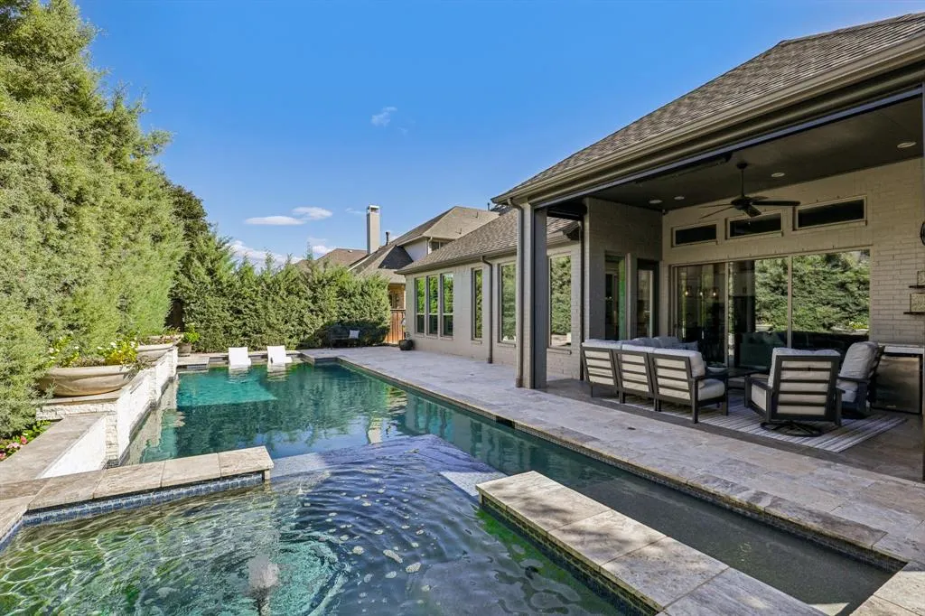 2901 Meadow Dell Drive