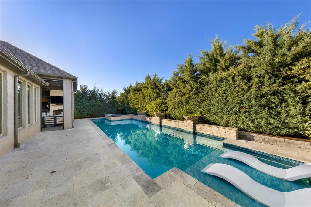 2901 Meadow Dell Drive