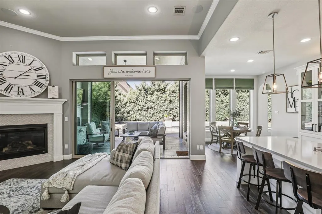 2901 Meadow Dell Drive