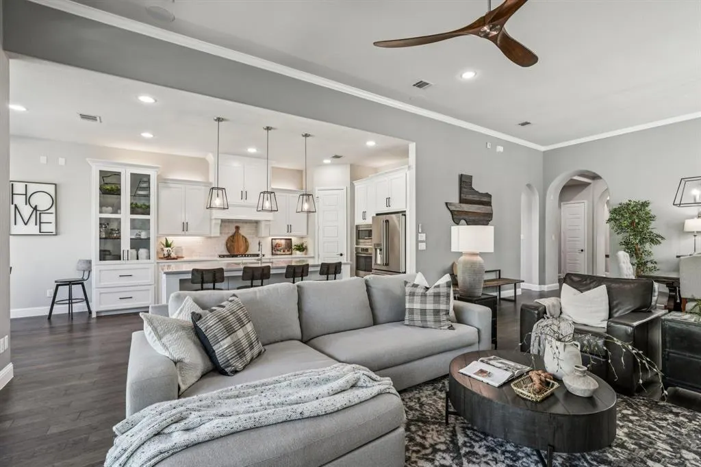 2901 Meadow Dell Drive