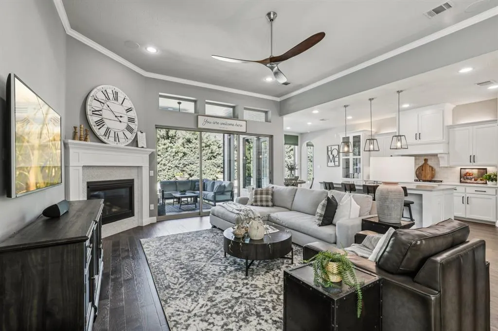 2901 Meadow Dell Drive