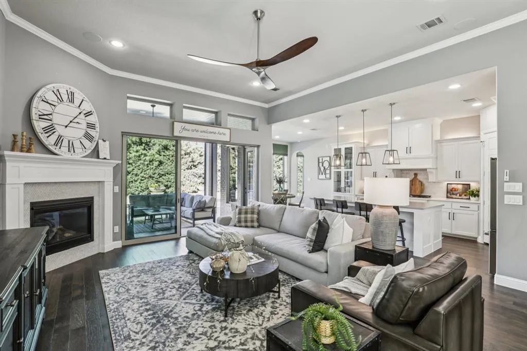 2901 Meadow Dell Drive