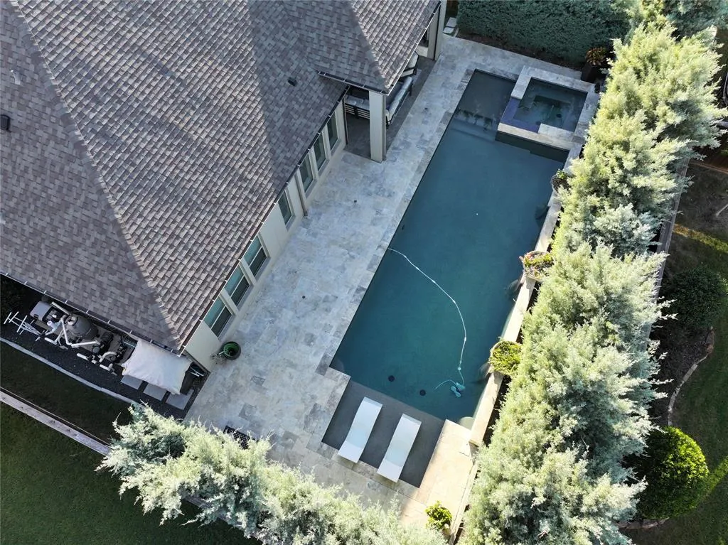 2901 Meadow Dell Drive