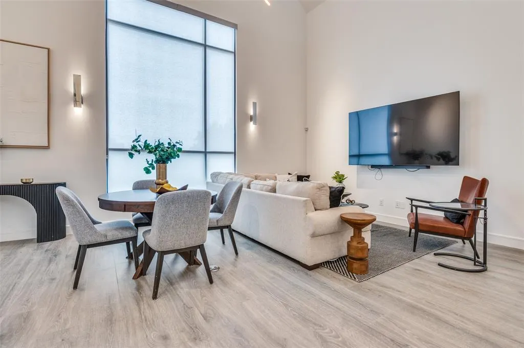 3880 Munger Avenue, #8