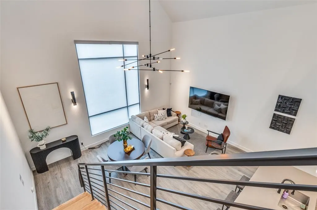 3880 Munger Avenue, #8